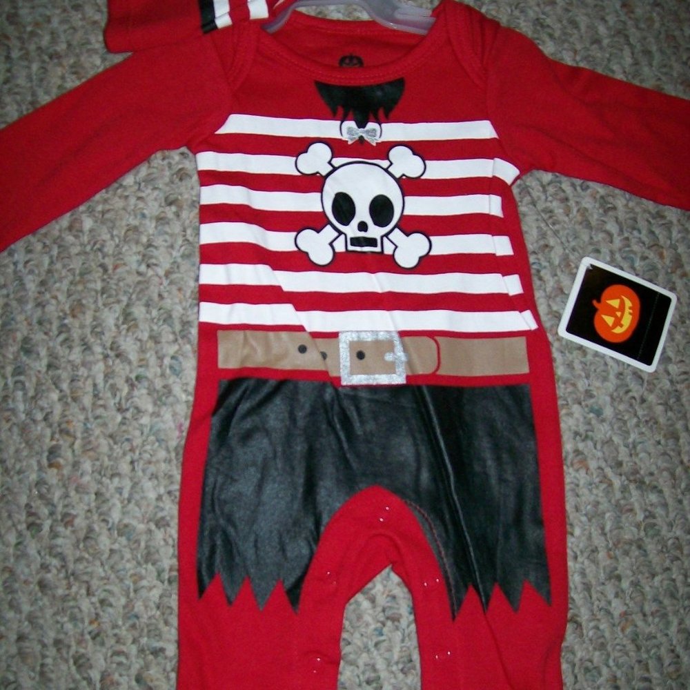 0-3m NWT red one piece PIRATE outfit & hat costume